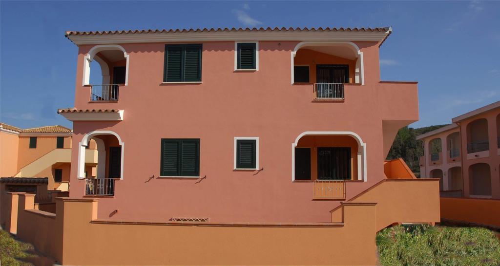 Appartamenti Le Ginestre E Gli Oleandri Cala Liberotto Exterior photo