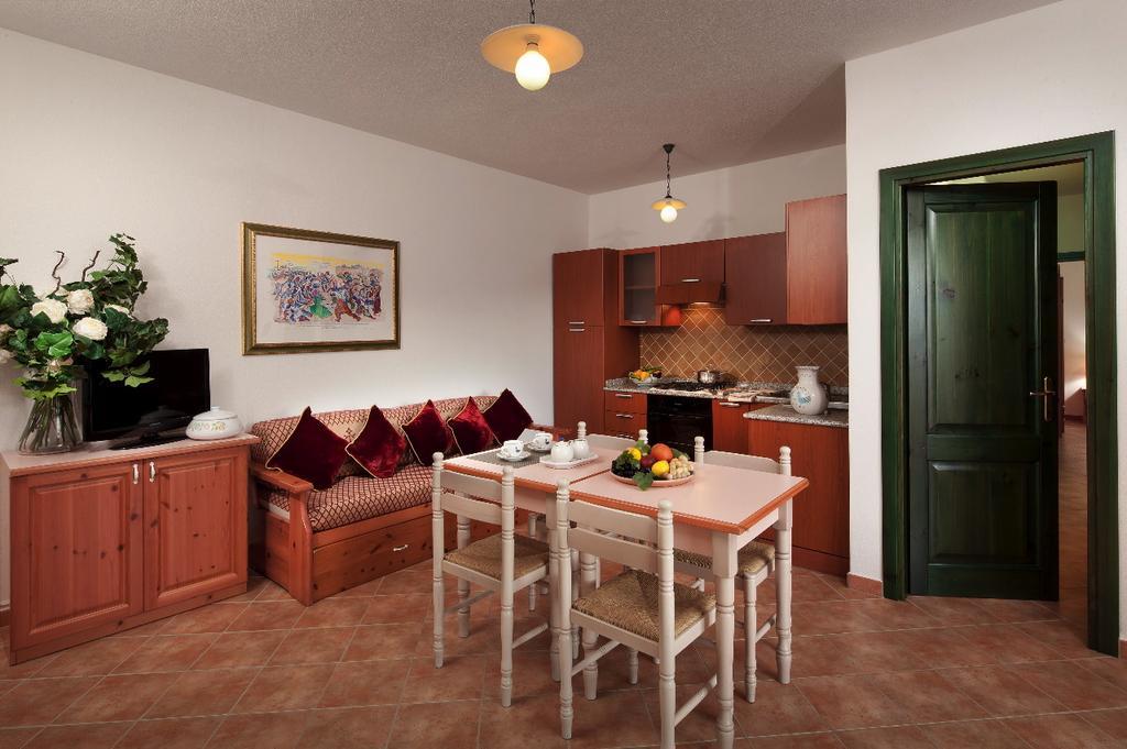 Appartamenti Le Ginestre E Gli Oleandri Cala Liberotto Room photo